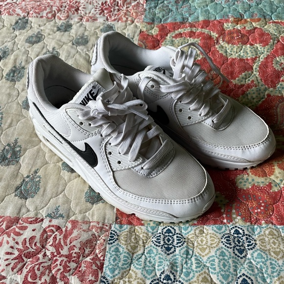 nike air max sneakers - Picture 2 of 4